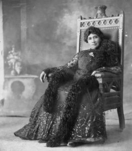 Liliʻuokalani seated on throne.